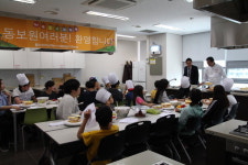 남창원농협, 동보원 아동 초청 케이크 만들기