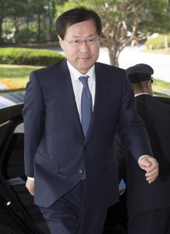 검찰, 홍준표 지사·이완구 전 총리 불구속 기소 방침