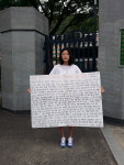 고교 자퇴한 진주 10대 여성, 1인시위 왜?
