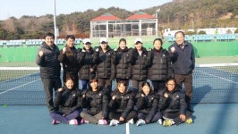 청명회, 창원경원중 테니스부에 파카 선물