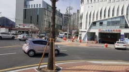 [어떻게 생각하십니까] 양방향서 일방향된 김해 모 병원 진출입로