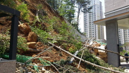 거제 경남아너스빌 산사태 ‘아찔’…주민 대피소동