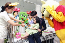 성균관대 삼성창원병원, 소아환아 선물 전달