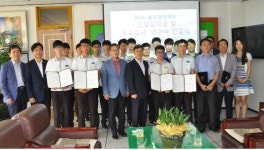 창원기계공고 용지장학재단 모교 학생 14명에 장학금 전달