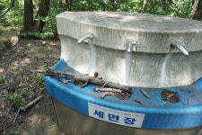 김해시, 장척계곡 시민 편의시설 ‘흉물로 방치’