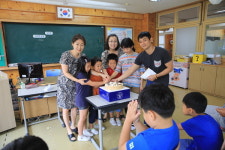 학교에서 생일축하 받으니 친구와 선생님이 가족같아요