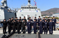 수상함 ‘충무공이순신’함 - 잠수함 ‘이순신’함 만났다