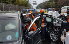 마산 밤밭고개 삼거리서 6중 충돌…5명 경상 