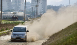 부산외곽순환도로 공사장 비산먼지 ‘펄펄’