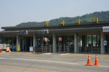 김해 봉하장터 문 열었지만 ‘보조금 환수’ 과제