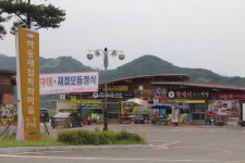 하동군의회, 하동 재첩특화마을 ‘이중행보’