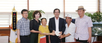 합천 봉산면 압곡2구 어르신 4명, 이웃돕기 성금 250만원 기탁