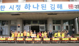 김해시, 폐지 줍는 노인 10명에 리어카 전달