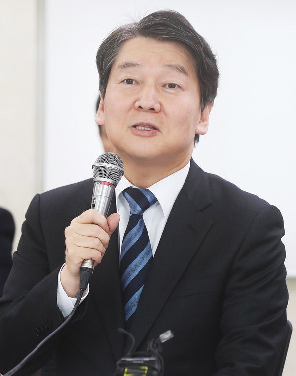 이재명 대통령, 국민 통합 강조하며 보수 성향 논객과 오찬