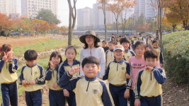 “단풍 물든 율하천 걸으며 친구와 우정 쌓았어요”