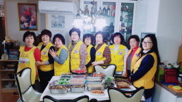 거제 아주동 적십자봉사회 밑반찬 만들어 경로당에 전달