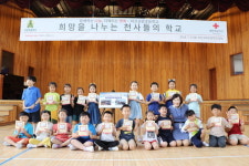 적십자사 경남지사, 창원 교방초에 후원증