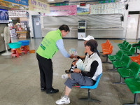 농협중앙회 남해군지부, 부채 1000개 배부