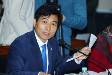 [경남도 국감] 채무제로·허위서명·진주의료원 ‘홍 전 지사 도정’ 도마에