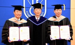 경남대, 김오현 (주)고성레미콘 대표이사·김정기 (주)한진퓨텍 대표이사에 명예박사학위 수여