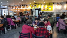 진해 자은동 달인307 촨차이, 어르신께 식사 봉사