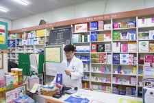 [워라밸을 찾아서] (5)  농촌마을 약사 김병수씨