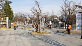 경남신용보증재단 해드림 봉사단, 거리 청소