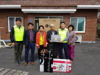 LG전자 노조, 하동 경로당 3곳 가전제품 전달