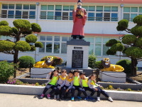 함안 산인초, 전교생 52명에 체육복 지급