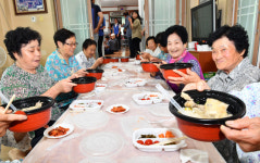 현대차 노사, 중복맞이 삼계탕 경로당 전달
