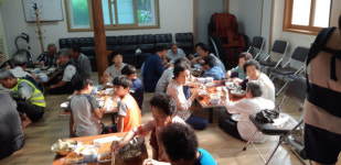 하동 청암제일교회 어르신에 삼계탕 대접