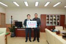 영진상회 손상길 대표, 장학금 100만원 기탁