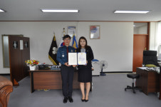 거제경찰서, 보이스피싱 예방한 은행직원에 감사장 전달