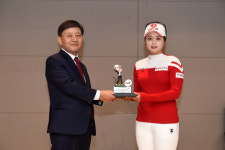 프로골퍼 최혜진, 고향 김해에 장학금 3000만원