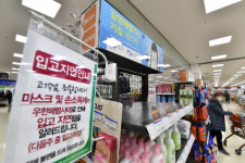 경남서도 약국·마트서 마스크 쟁탈전