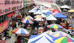 창원지역 5일장 속속 개장…기대·우려 교차