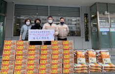탑마트 김해외동점, 내외동에 라면·쌀 기탁