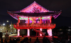 [포토뉴스] 진해 속천항 밝힌 ‘빛거리’