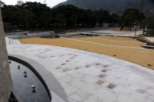 하동송림 입구에 ‘국내외 유명인사 37인 핸드프린팅’