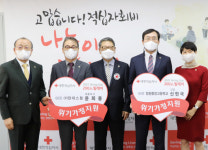 티엔티푸드(주)중앙고등학교 | 윤희용 대표·신현국 교장 ‘기빙클럽’에 100만원씩