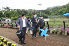 “창원 펫-빌리지서 저녁에도 놀아주개”