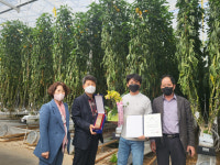 의령 용덕면 농가 2곳 ‘농수산물 수출탑’ 수상