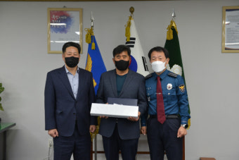 사천경찰서, 보이스피싱 검거 도운 택시기사에 감사장