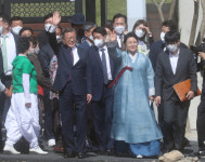 “경남도민 문재인 환영” 2500여 인파에 평산마을 들썩