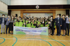 국토안전관리원, 진주 9개 학교에 체육복 590벌 기증