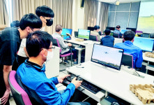 창원 성산노인복지관, 시니어 드론 체험교실 개최