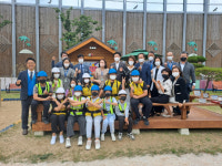 고사리 손으로 뚝딱!… 양산 영천초 ‘세상에서 가장 위대한 두 평 집’