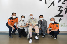 이흥교 소방청장, 김해보훈요양원에 위문금