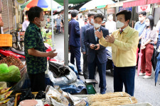 조규일 진주시장, 추석맞이 전통시장 장보기