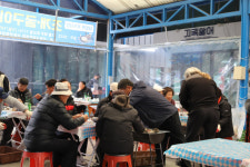 남해 지족시장에서 조개·굴구이 맛보세요